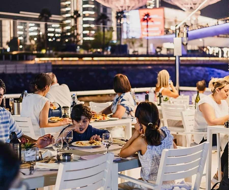 Dubai: Marina Premium Dinner Cruise with Unlimited Drinks - What the $59 Dubai Marina cruise actually offers