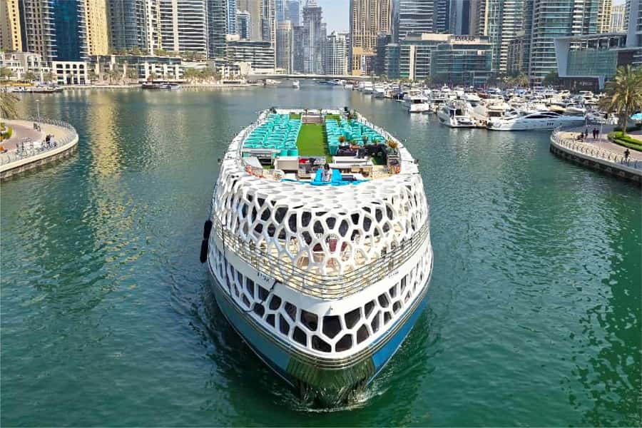 Dubai: Mega Yacht Dinner Cruise with Buffet - Leaving Dubai Marina for Jumeirah Beach Residence