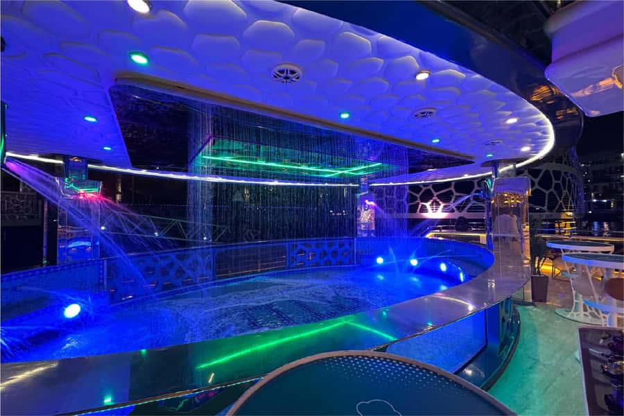Dubai: Mega Yacht Dinner Cruise with Buffet - What the entertainment adds
