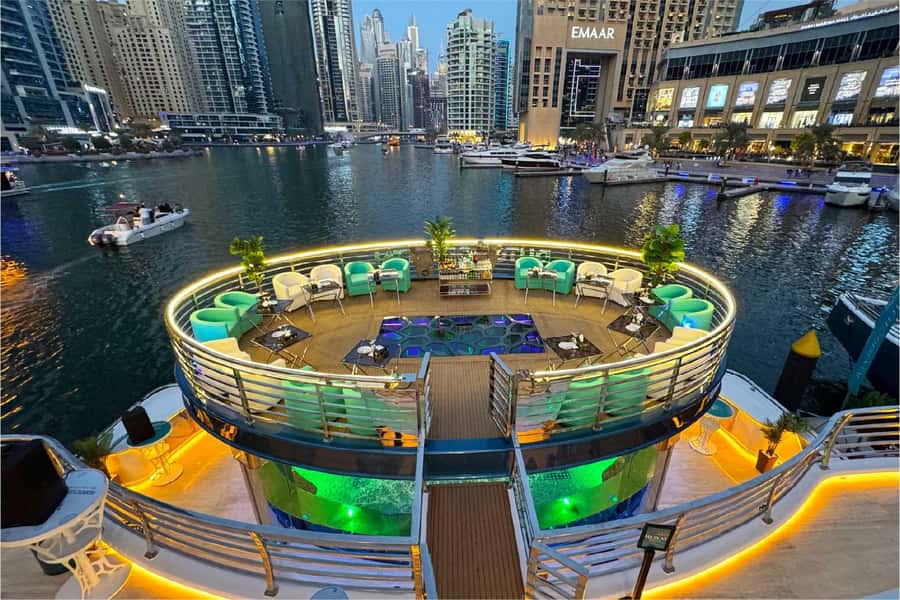 Dubai: Mega Yacht Dinner Cruise with Buffet - Comfort, weather, and small practical concerns