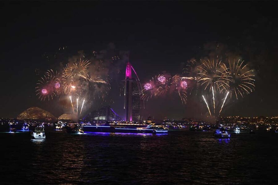 Dubai: NYE MegaYacht Lotus Fireworks & Dinner Cruise - Is $542 a fair price?