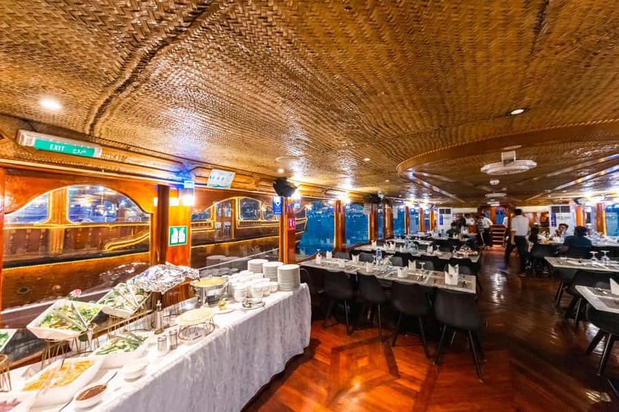 Dubai: Scenic Dhow Cruise with Buffet Dinner and Live Shows - Meeting the Boat Near Dubai Old Village