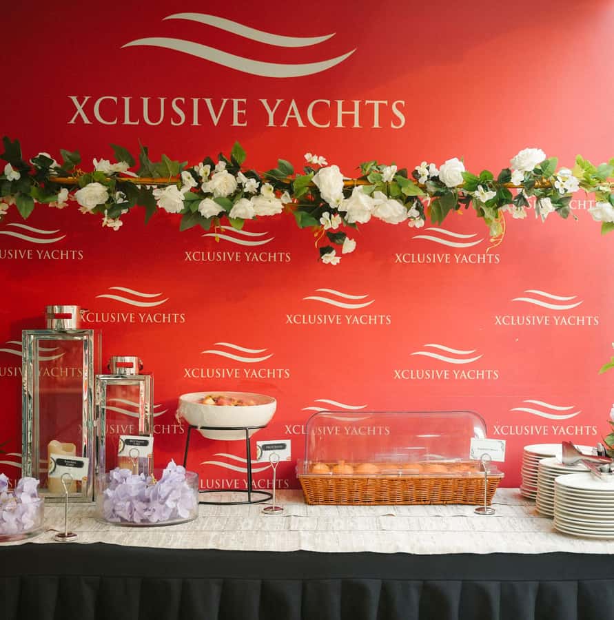 Dubai: Sunset or Dinner Cruise with Live Music & Open Bar - Dinner from the live stations