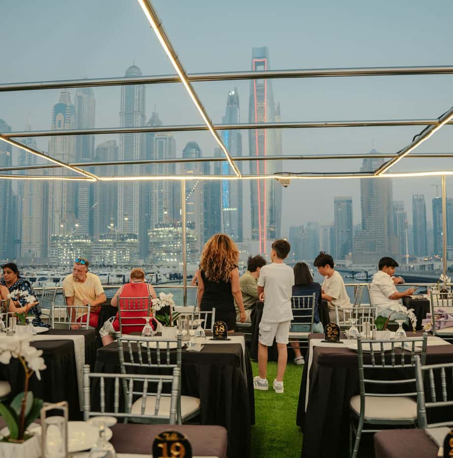 Dubai: Sunset or Dinner Cruise with Live Music & Open Bar - What the open bar includes