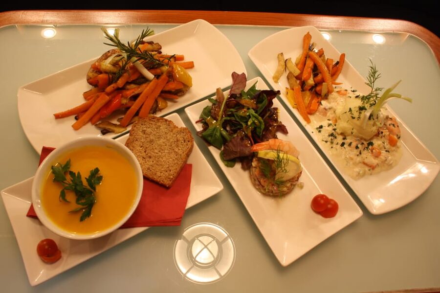Dublin: Grand Canal Cruise with Dinner - The boat, staff, and atmosphere