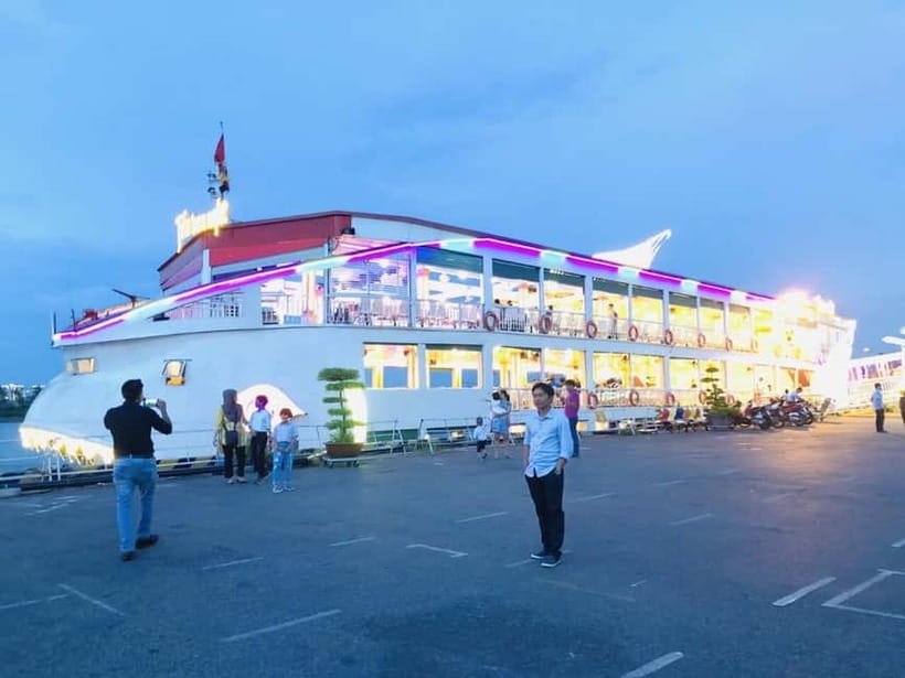 From HCM: Private Saigon City Tour Half-Day & Dinner Cruise - Ben Thanh Market and the everyday city