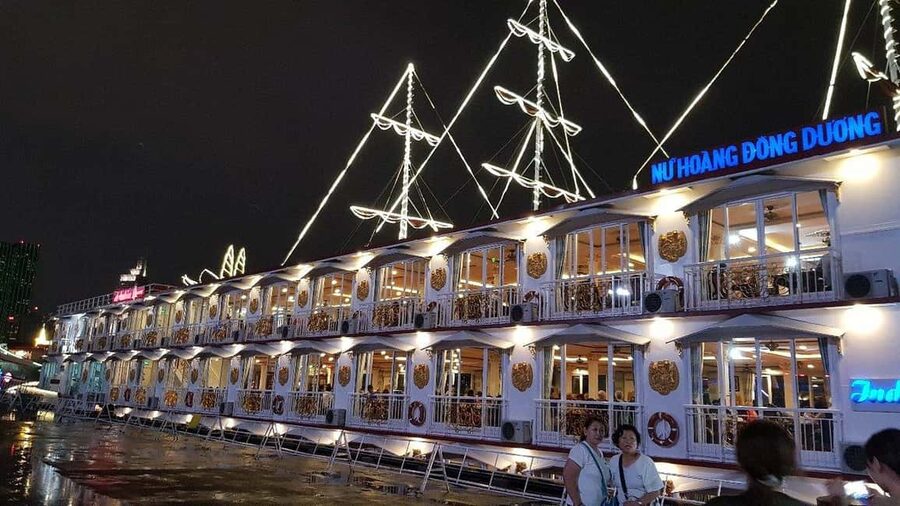 From Ho Chi Minh: Private Dinner Cruise on Saigon River Tour - Leaving District 1 for the Saigon River