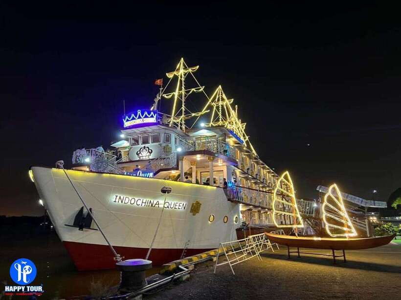 From Ho Chi Minh: Private Dinner Cruise on Saigon River Tour - Dinner with two different quality reports
