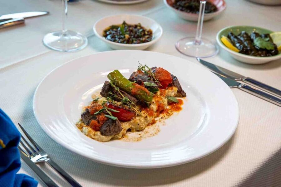 From Istanbul: Bosphorus Dinner Cruise Tavern & World Show - Why a Bosphorus dinner cruise works so well