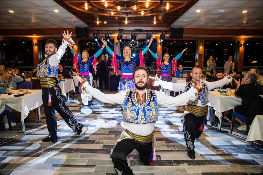 From Istanbul: Bosphorus Dinner Cruise Tavern & World Show - How to use the three hours well
