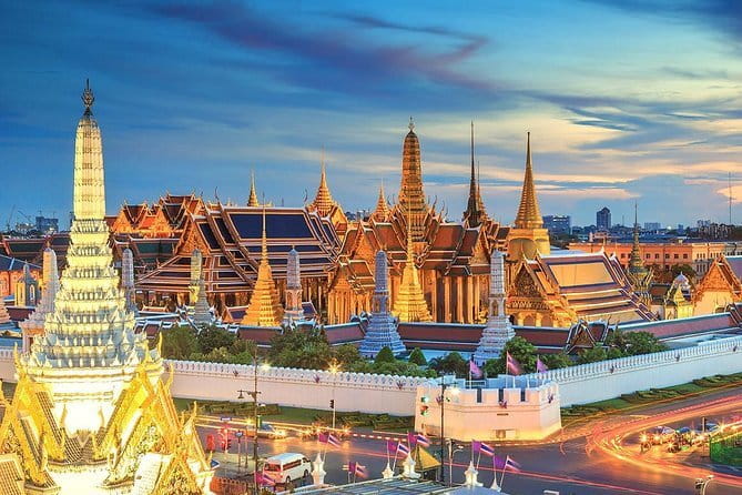 Grand Pearl Luxury Dinner Cruise in Bangkok Admission Ticket (SHA Plus) - Seeing Bangkok’s temples from the river