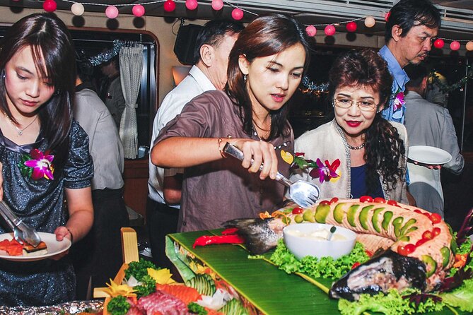 Grand Pearl: Luxury Dinner Cruise with Live Entertainment - The Grand Palace and Temple of the Emerald Buddha