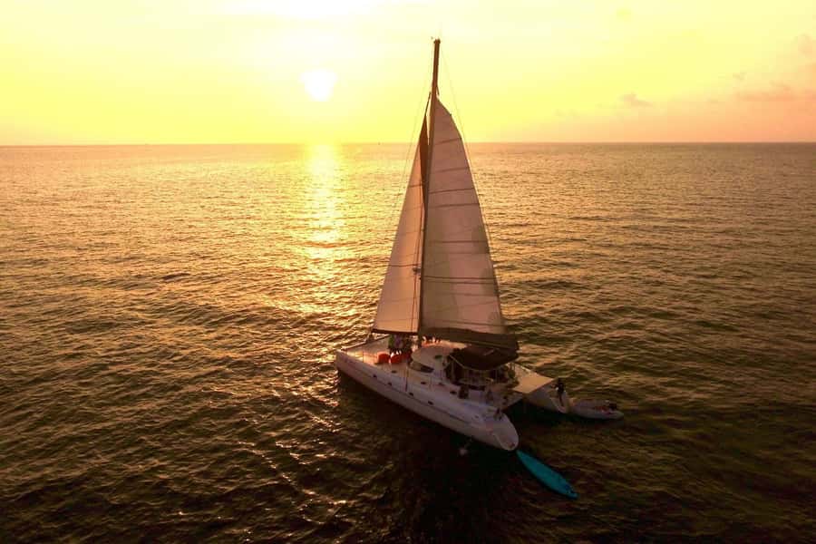 GrandBay-Sunset Cruise with Event Dinner for Private Groups - A private boat changes the evening