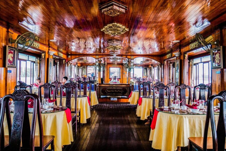 HCM: Saigon River Dinner Cruise - The role of the guide