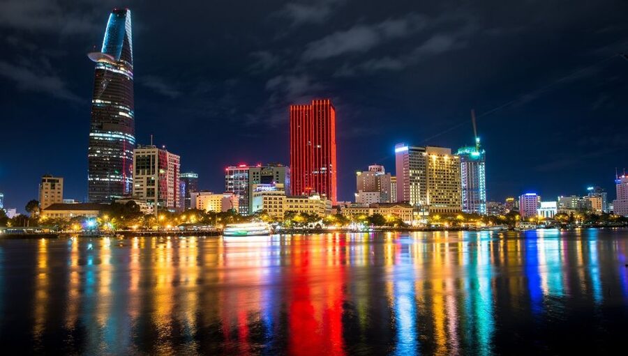 Ho Chi Minh City: Water Puppet Show and Dinner Cruise - Inside the water puppet theater