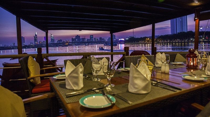 Ho Chi Minh City: Water Puppet Show and Dinner Cruise - Dinner, buffet service, and the real value of the meal