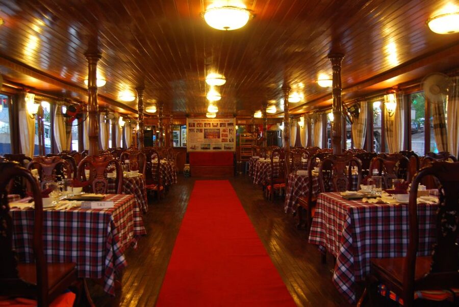 Ho Chi Minh City: Water Puppet Show and Dinner Cruise - Music, entertainment, and the city after dark