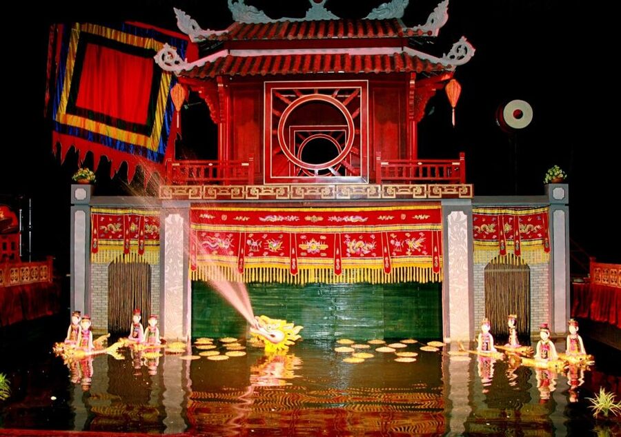 Ho Chi Minh City: Water Puppet Show and Dinner Cruise - Meeting the guide in District 1