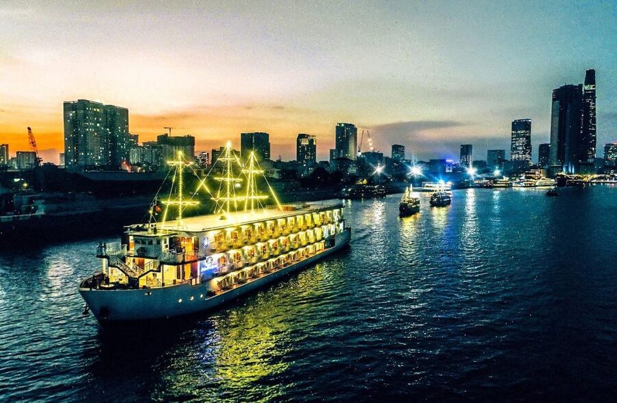 Ho Chi Minh: Private City Tour and Dinner Cruise with Buffet - Crossing to the Saigon River for Dinner