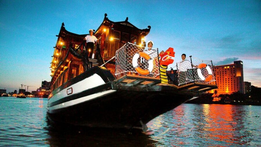 Ho Chi Minh: Private City Tour and Dinner Cruise with Buffet - The Guides Make a Noticeable Difference