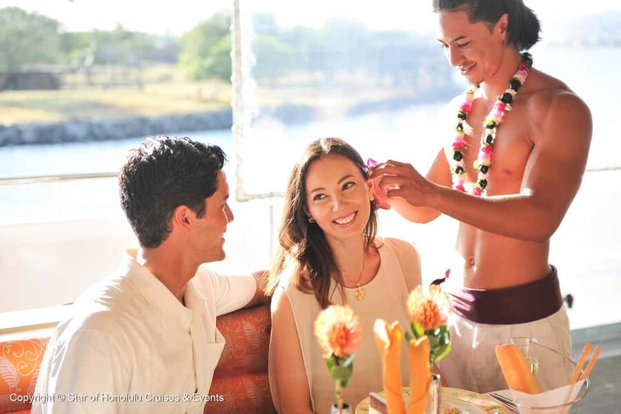Honolulu: Sunset 5 Course Dinner Cruise with Entertainment - Diamond Head at sunset