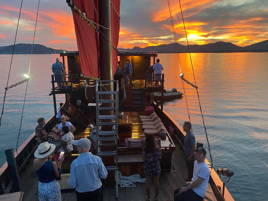 Hua Hin: Siamtara Sunset Sailing Dinner Cruise with Pickup - Key things to know before you book
