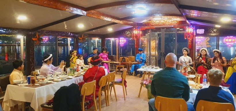 Hue: Perfume River Dinner Cruise with Traditional Show - Hue Singing and Traditional Instruments