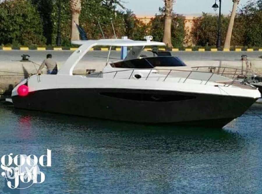 Hurghada: Private Dinner and Sunset Yacht Cruise - Captain, host, and the feel of the service