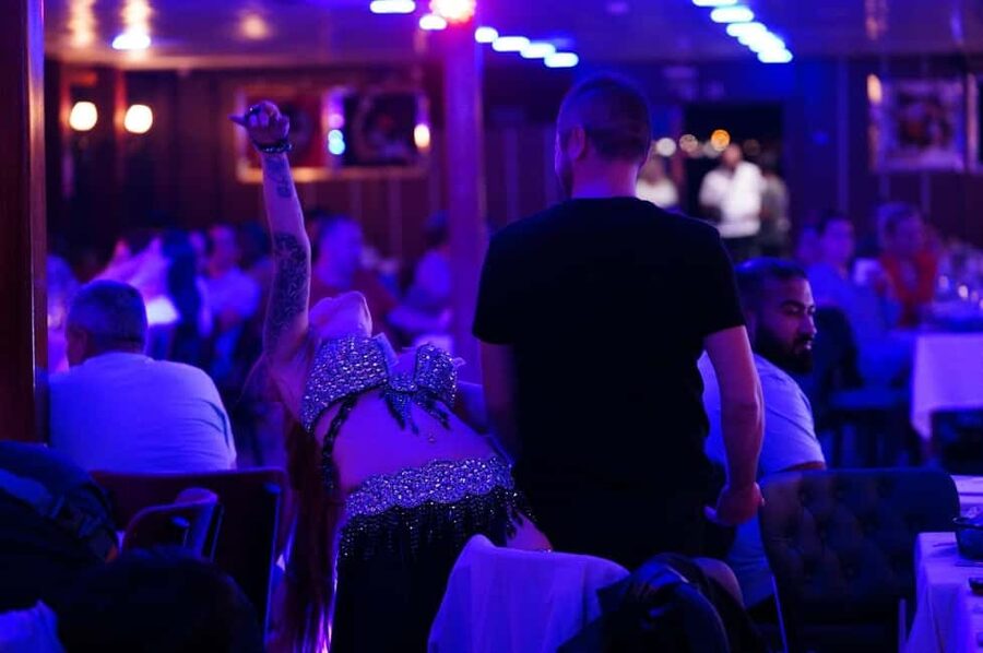 İstanbul:Bosphorus Dinner Cruise & Soft and Alcohol Drinks - Key points to know before booking
