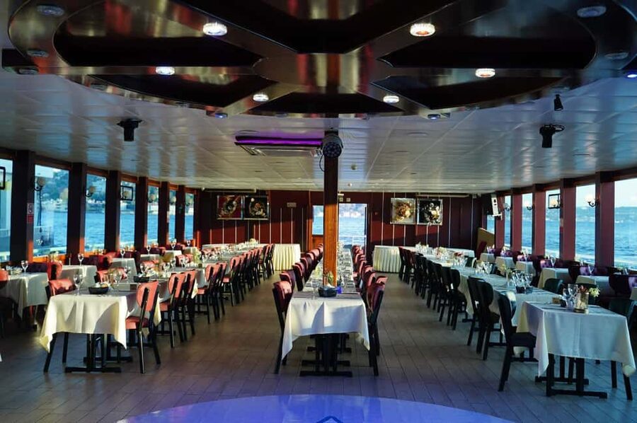 İstanbul:Bosphorus Dinner Cruise & Soft and Alcohol Drinks - A three-hour evening on the Bosphorus