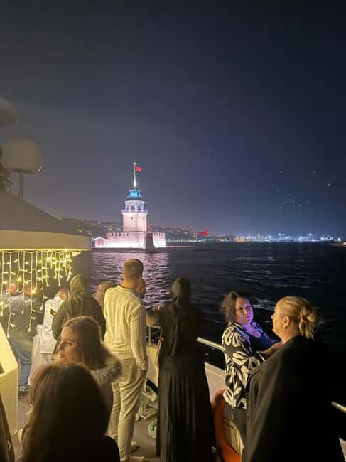 İstanbul:Bosphorus Dinner Cruise & Soft and Alcohol Drinks - Dinner, drinks, and the value of $41