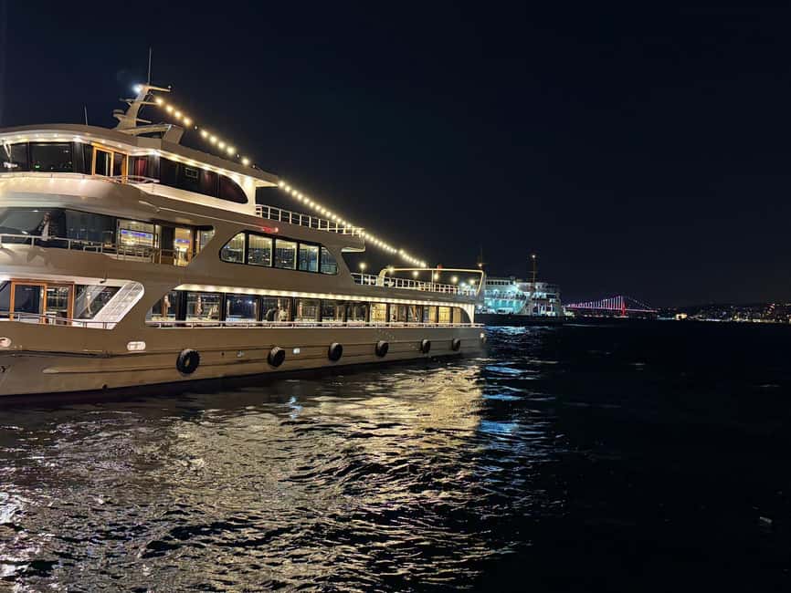 İstanbul:Bosphorus Dinner Cruise & Soft and Alcohol Drinks - The mobile audio guide and sightseeing balance