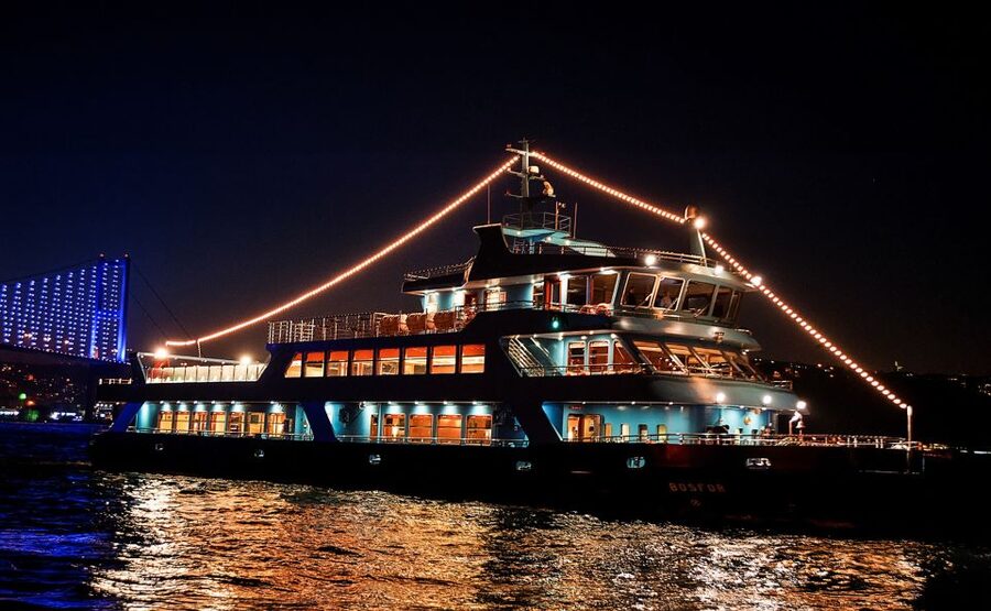 Istanbul: Bosphorus Dinner Cruise w/ Drinks & Entertainment - What this Bosphorus cruise is really like