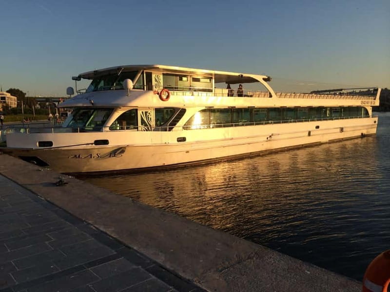 Istanbul: Bosphorus Dinner Cruise with Live Entertainment - Boarding, seating, and the boat itself
