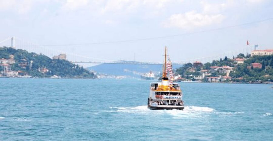 Istanbul: Bosphorus Dinner Cruise with Private Table & Show - Why a Bosphorus night cruise works so well