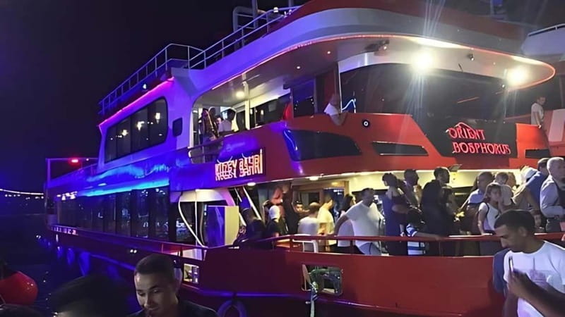 Istanbul: Bosphorus Dinner Cruise - A dinner built for variety, not fine dining