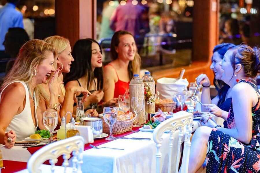 Istanbul: Bosphorus Night Dinner Cruise with Private Table - Key points before you book