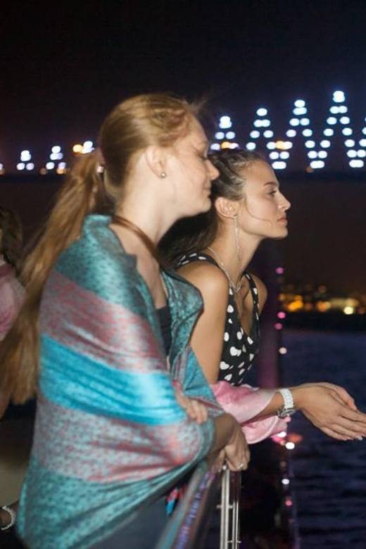 Istanbul: Bosphorus Night Dinner Cruise with Private Table - Rumeli Fortress and the Fatih Sultan Mehmet Bridge
