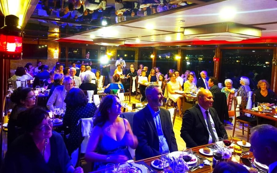 Istanbul: Bosphorus Sunset Cruise with Dinner - Ortakoy and the lights of Dolmabahce