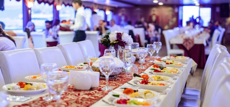 Istanbul: Dinner Cruise on the Bosphorus - The Bosphorus route: palaces, bridges, and two continents
