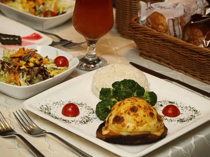 Istanbul: Dinner Cruise with Hotel Pickup & Optional Drinks - Bebek, Rumeli Fortress, and the two bridges