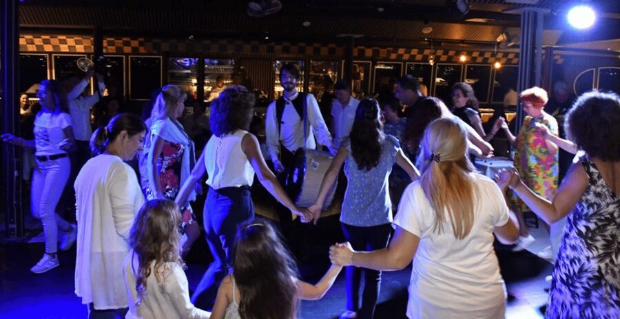 Istanbul: New Year's Eve Bosphorus Cruise Dinner & Party2027 - Practical advice for the night