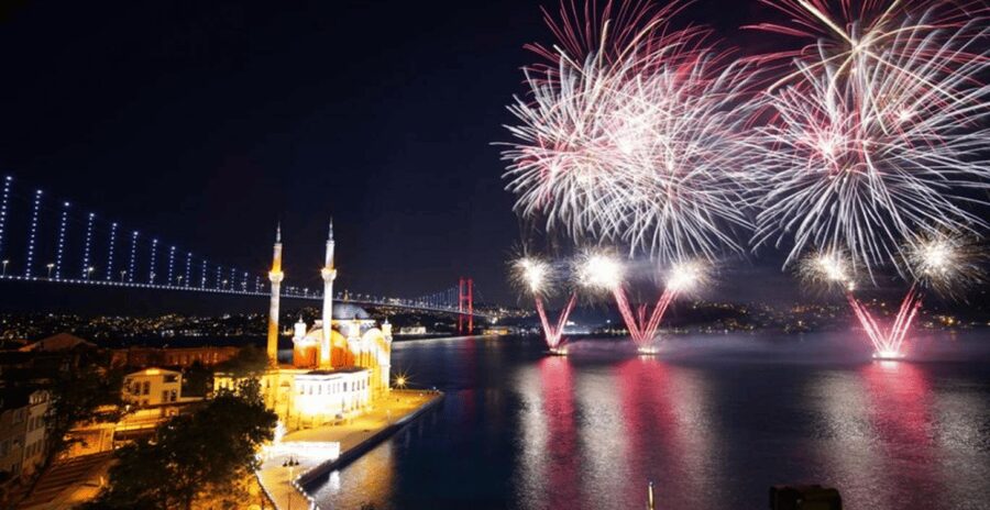 Istanbul: New Year's Eve Bosphorus Cruise Dinner & Party2027 - Why a Bosphorus New Year’s Eve feels special