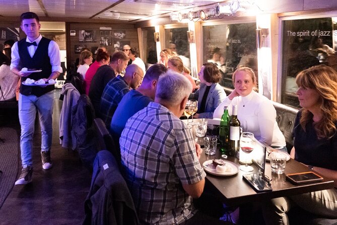 Jazz Boat: Popular LIVE JAZZ dinner cruise - Three sets and a small-room jazz atmosphere