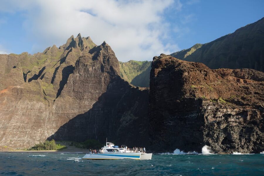 Kauai: Napali Sunset Dinner Cruise - Should you book the Napali Sunset Dinner Cruise?