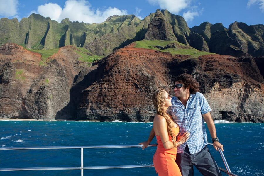 Kauai: Napali Sunset Dinner Cruise - Entering the Napali Coast by sea