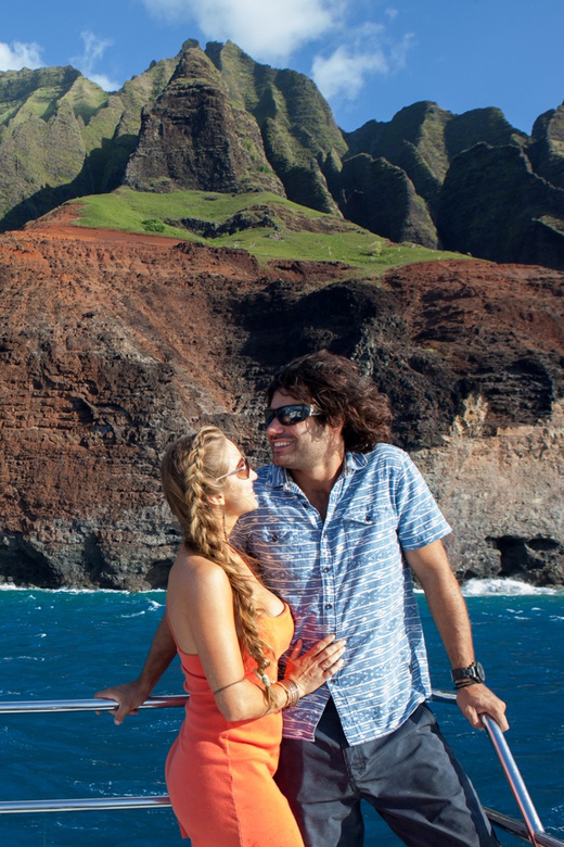 Kauai: Napali Sunset Dinner Cruise - Wildlife watching along the cliffs