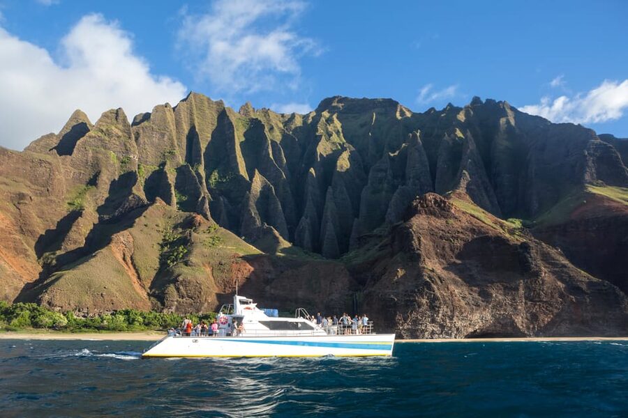 Kauai: Napali Sunset Dinner Cruise - The 65-foot catamaran and the ride itself