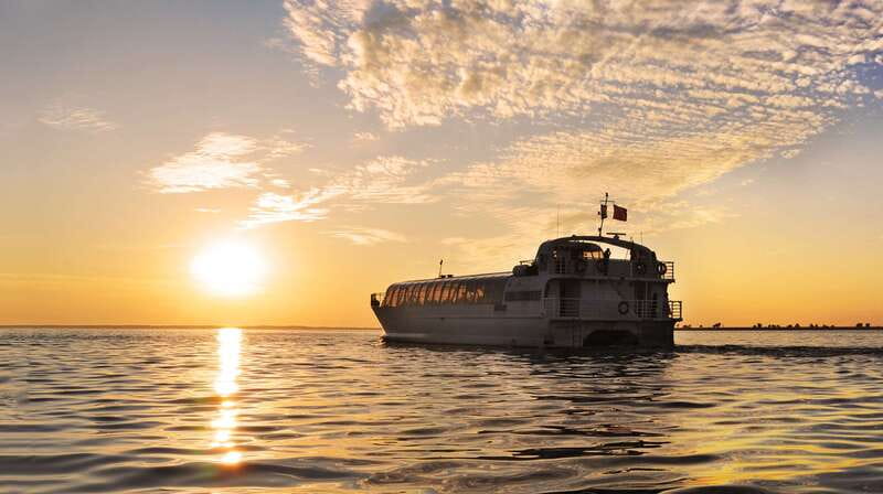 Kingston: Sunset Dinner Cruise - Choosing Between Island Queen and Island Star