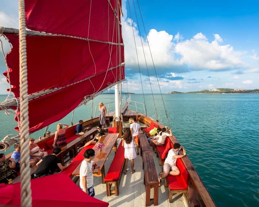 Koh Samui: Red Baron Romantic Sunset Dinner Cruise - Sunset, dinner, and the onboard bar